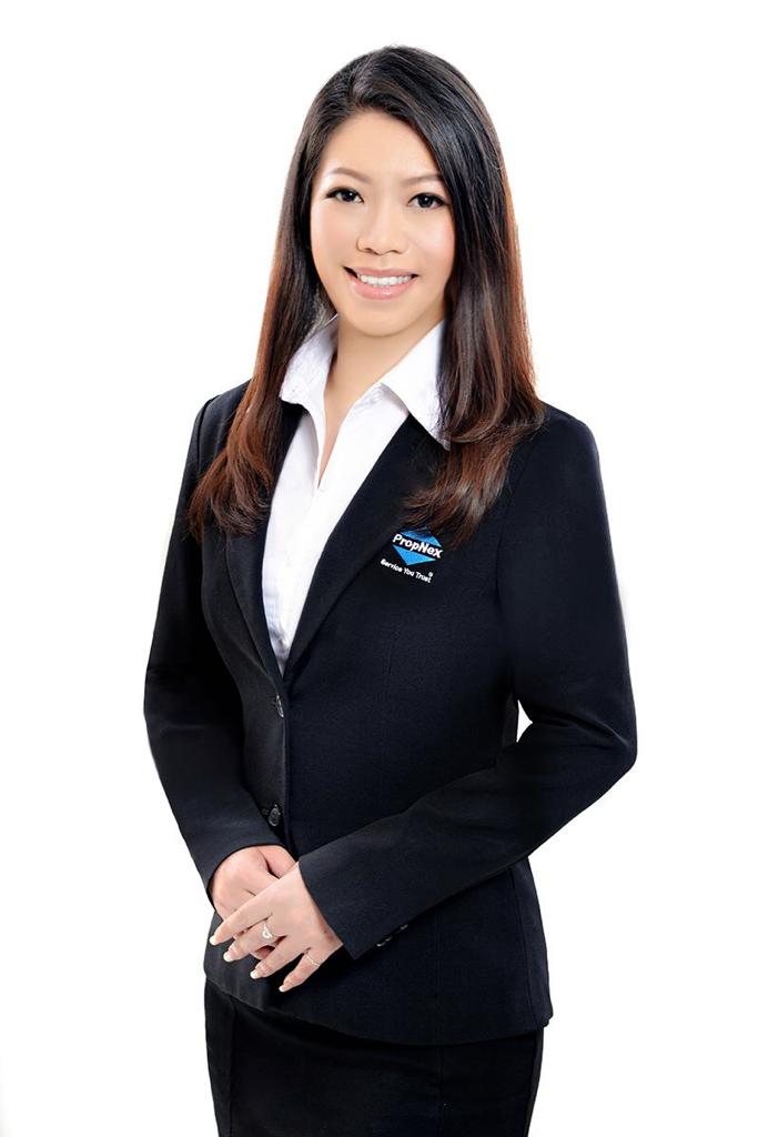 Tiffany Teow - DFG Leaders standing photo